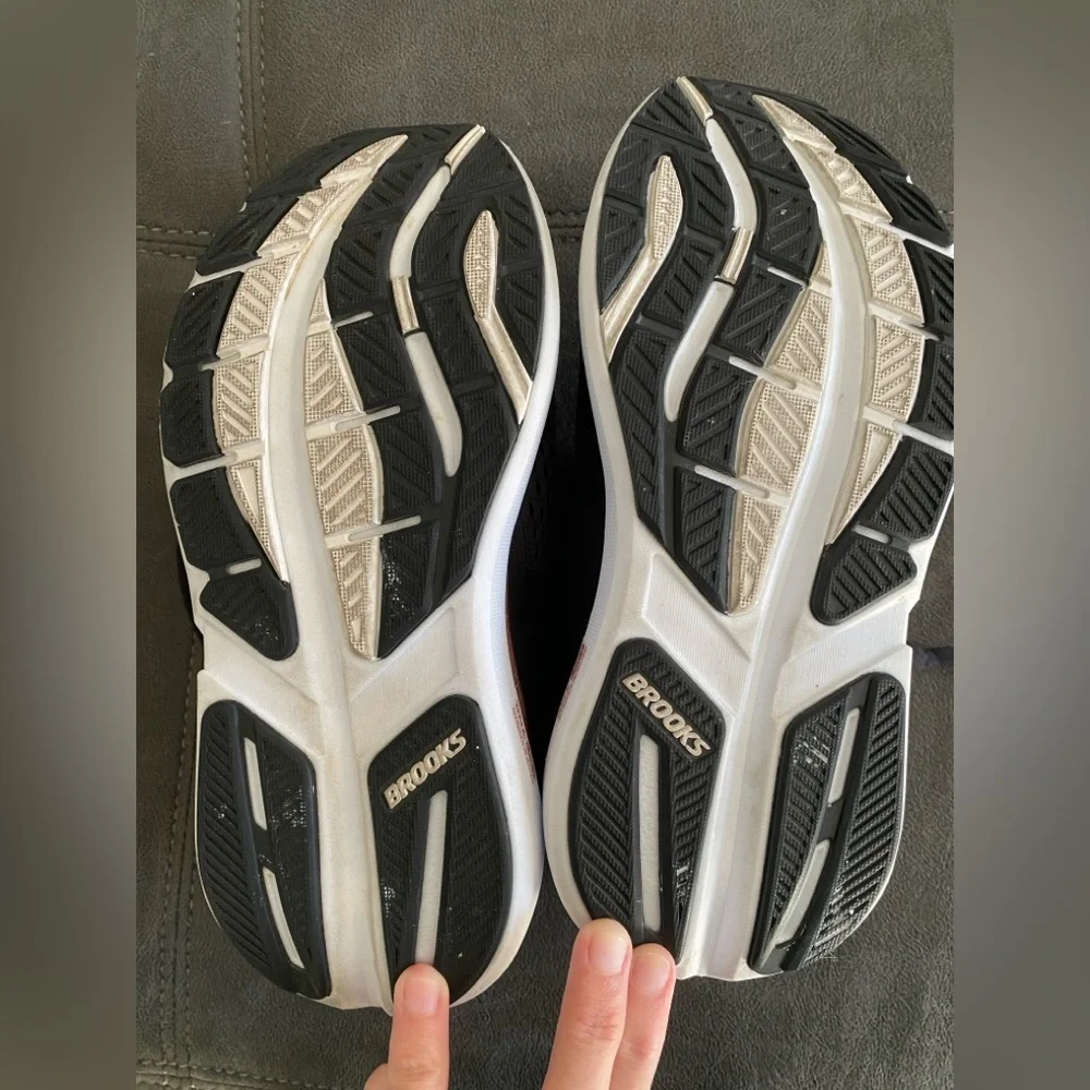 Brooks Ghost Max 3 women’s black and peach shoe 6.5 W - Picture 7 of 12